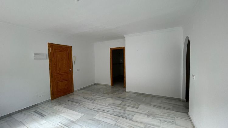 Apartment | Resale in Estepona in Estepona, Costa del Sol - Photo 4