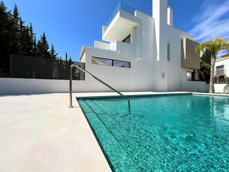 House | Resale in Estepona - Development photo 1