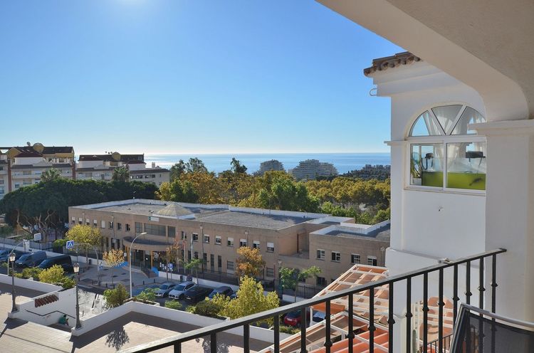 Apartment | Resale in Arroyo de la Miel in Arroyo de la Miel, Costa del Sol - Photo 2