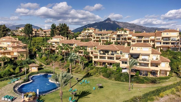 Apartment | Resale in Nueva Andalucía - Development photo 1