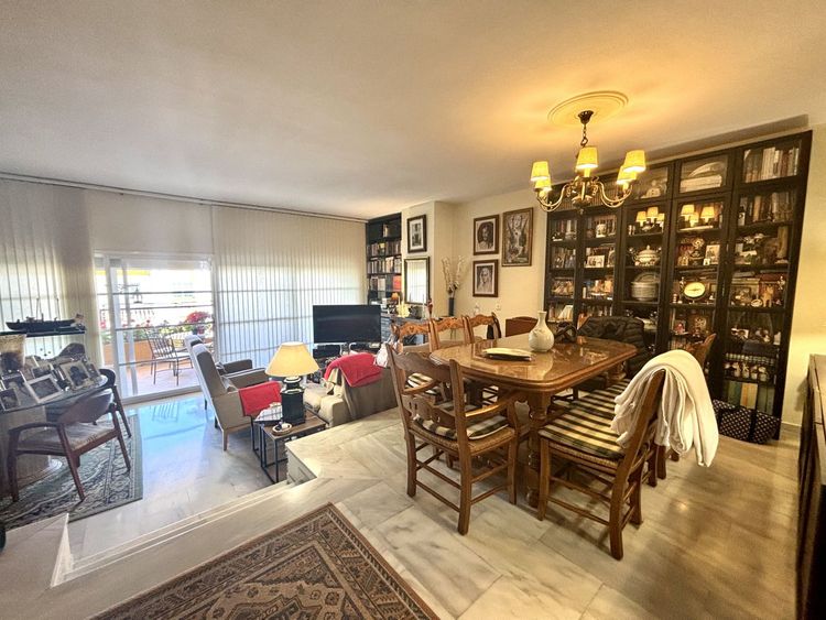 House | Resale in Benamara in Benamara, Costa del Sol - Photo 2