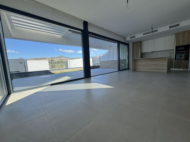 House | Resale in Atalaya in Atalaya, Costa del Sol - Photo 4