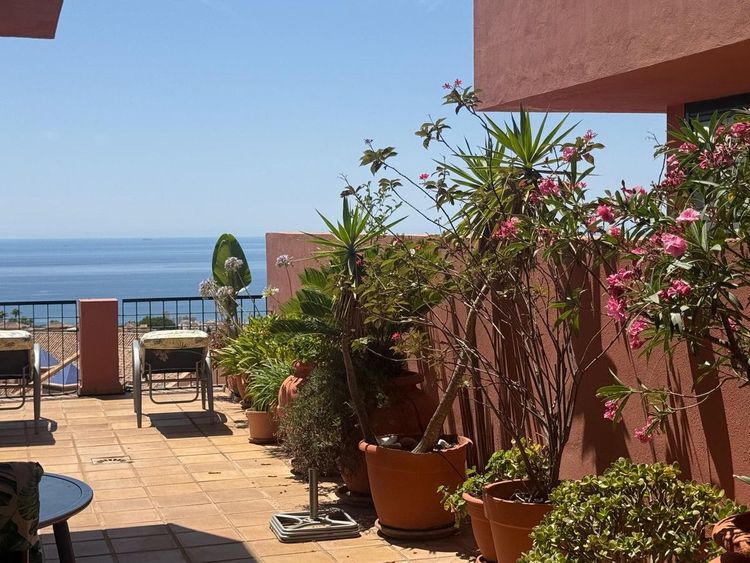 Apartment | Resale in Calahonda in Calahonda, Costa del Sol - Photo 3