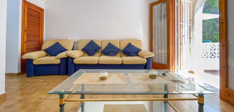 House | Resale in Playa Flamenca in Playa Flamenca, Costa Blanca - Photo 4