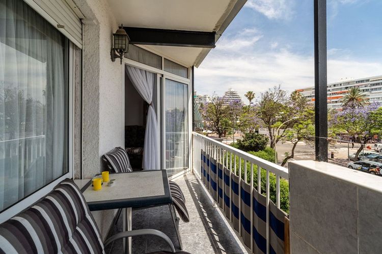 Apartment | Resale in Benalmadena Costa in Benalmadena Costa, Costa del Sol - Photo 2