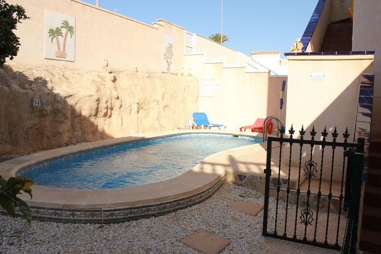 House | Resale in La Zenia in La Zenia, Costa Blanca - Photo 4