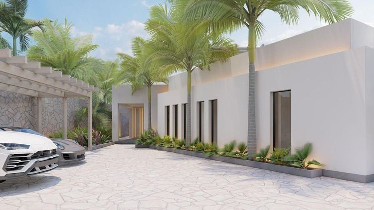 House | Resale in Elviria in Elviria, Costa del Sol - Photo 2