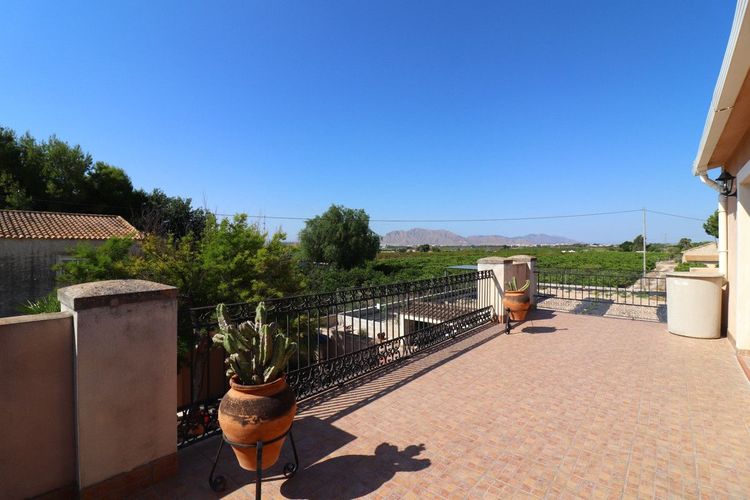 House | Resale in Albatera in Albatera, Costa Blanca - Photo 4