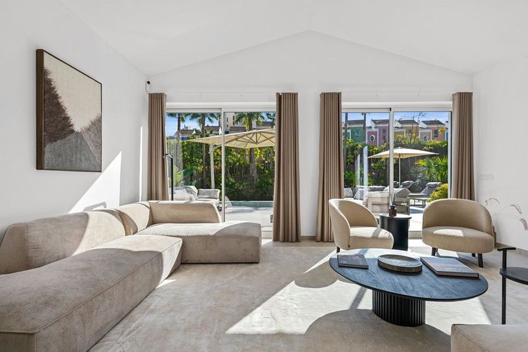 House | Resale in Casares Playa in Casares Playa, Costa del Sol - Photo 4