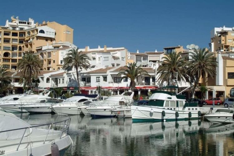Apartment | Resale in Artola in Artola, Costa del Sol - Photo 3