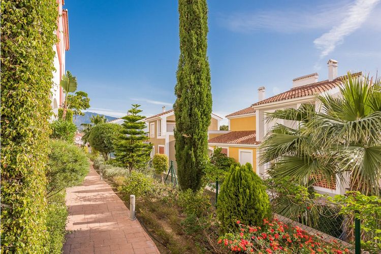 Apartment | Resale in El Paraiso in El Paraiso, Costa del Sol - Photo 3