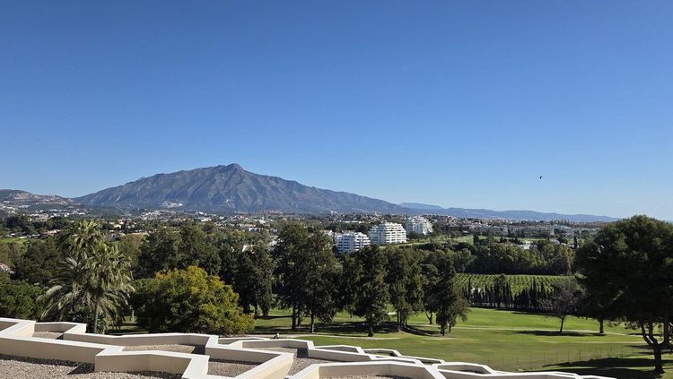 Apartment | Resale in Atalaya in Atalaya, Costa del Sol - Photo 2