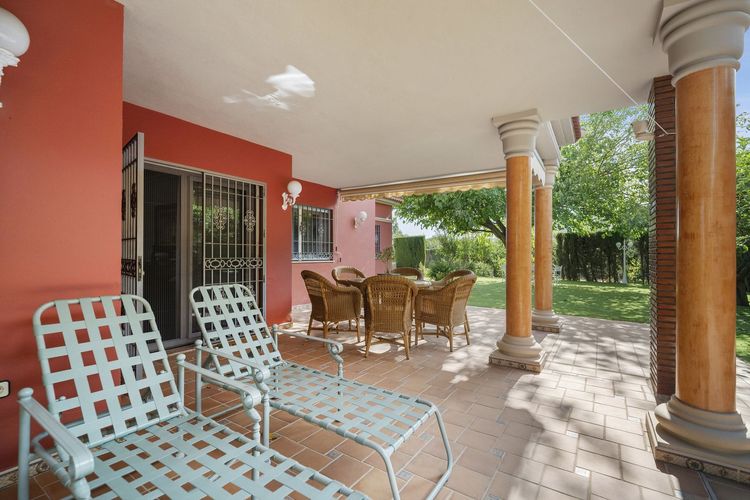 House | Resale in Alhaurín de la Torre in Alhaurín de la Torre, Costa del Sol - Photo 3
