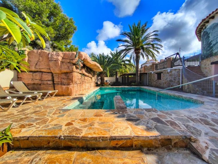 House | Resale in Denia in Denia, Costa Blanca - Photo 2