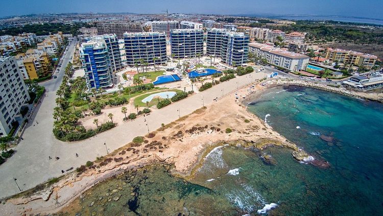 Apartment | Resale in Punta Prima in Punta Prima, Costa Blanca - Photo 2