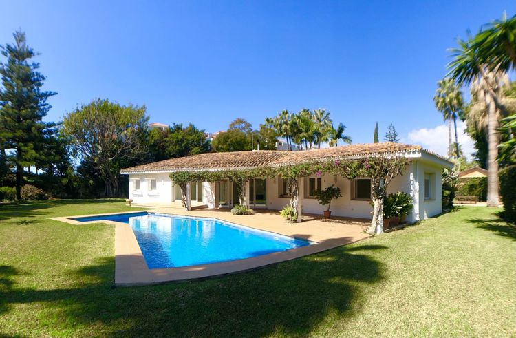 House | Resale in San Pedro de Alcántara - Development photo 1
