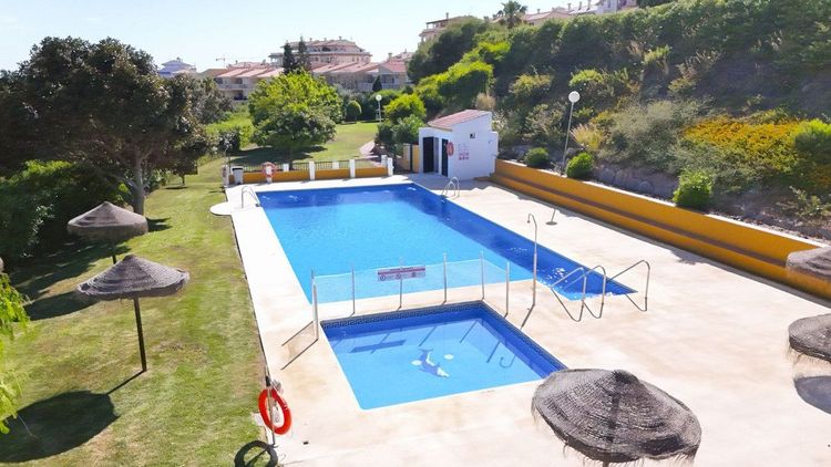 Apartment | Resale in El Faro in El Faro, Costa del Sol - Photo 2