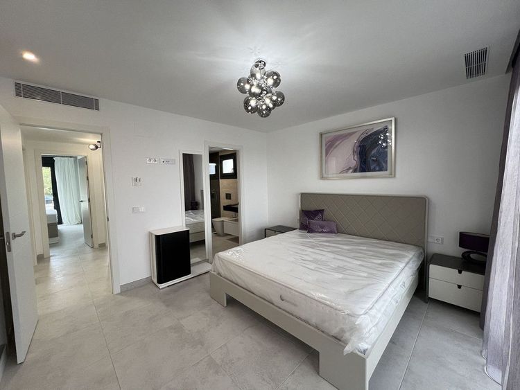 Apartment | Resale in Atalaya in Atalaya, Costa del Sol - Photo 5