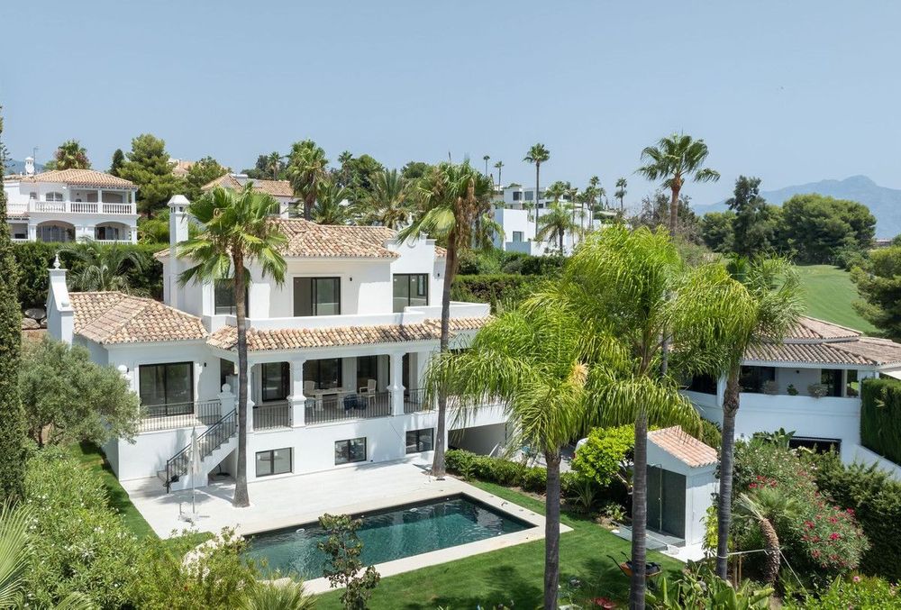 House | Resale in El Paraiso in El Paraiso, Costa del Sol - Main property photo