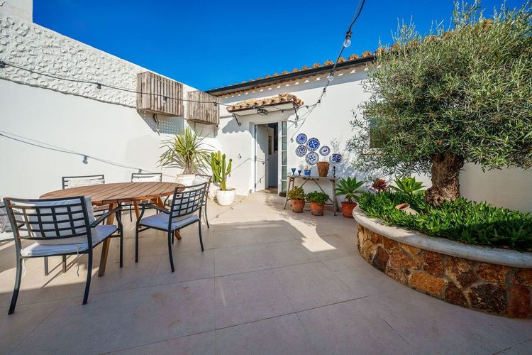 House | Resale in Estepona in Estepona, Costa del Sol - Photo 3