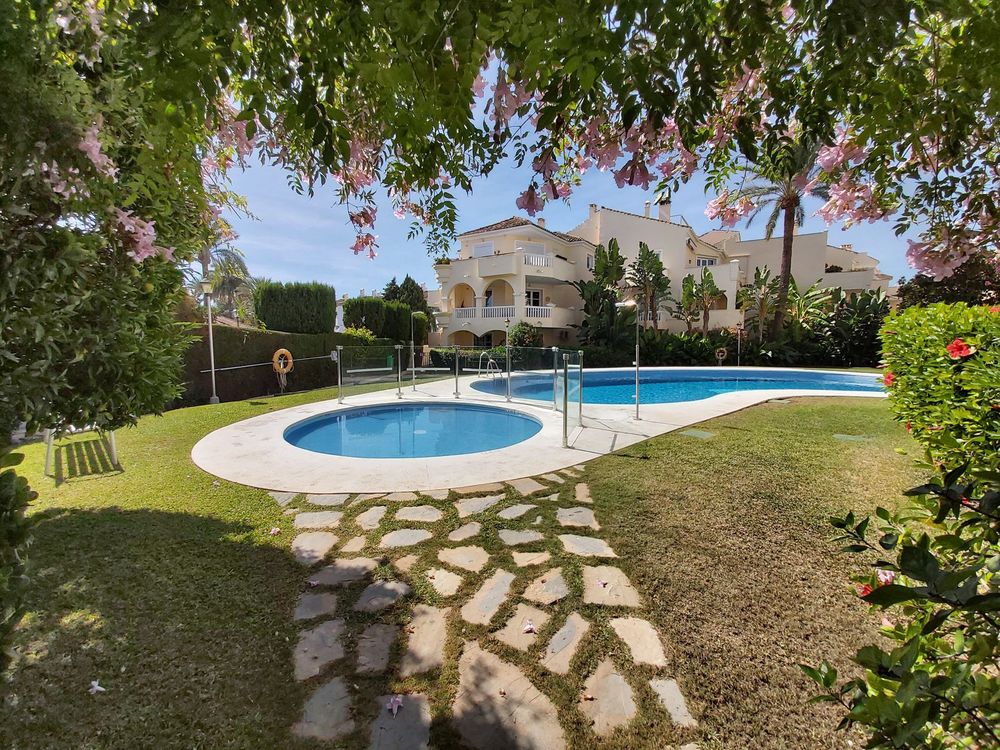 Apartment | Resale in El Paraiso in El Paraiso, Costa del Sol - Main property photo