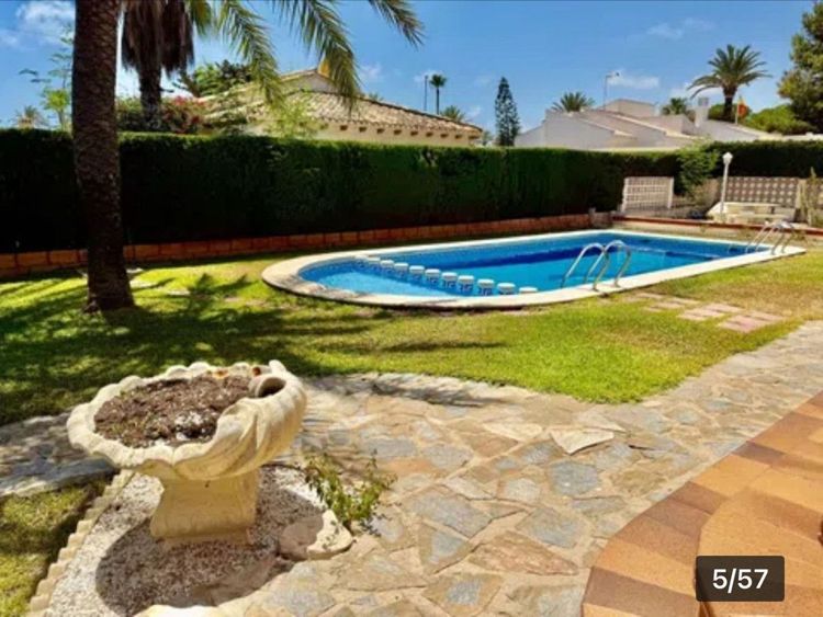 House | Resale in Cabo Roig in Cabo Roig, Costa Blanca - Photo 5