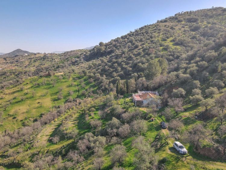 House | Resale in Guaro in Guaro, Costa del Sol - Photo 3