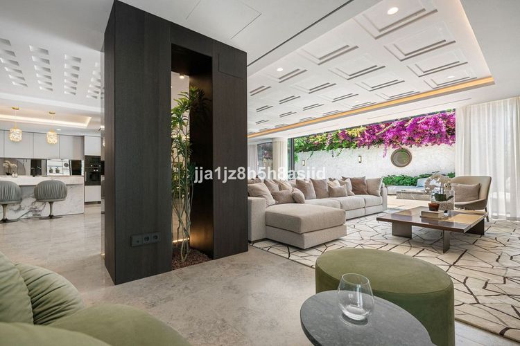 House | Resale in The Golden Mile in The Golden Mile, Costa del Sol - Photo 5