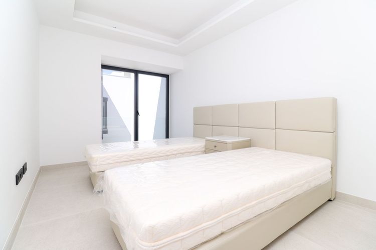 House | Resale in Estepona in Estepona, Costa del Sol - Photo 5