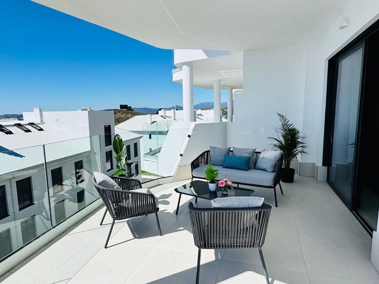 Apartment | Resale in Fuengirola in Fuengirola Others, Costa del Sol - Photo 3