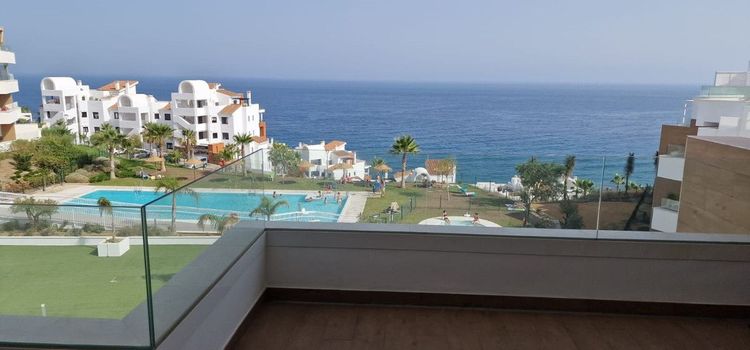 Apartment | Resale in Torrox Costa in Torrox Costa, Costa del Sol - Photo 2