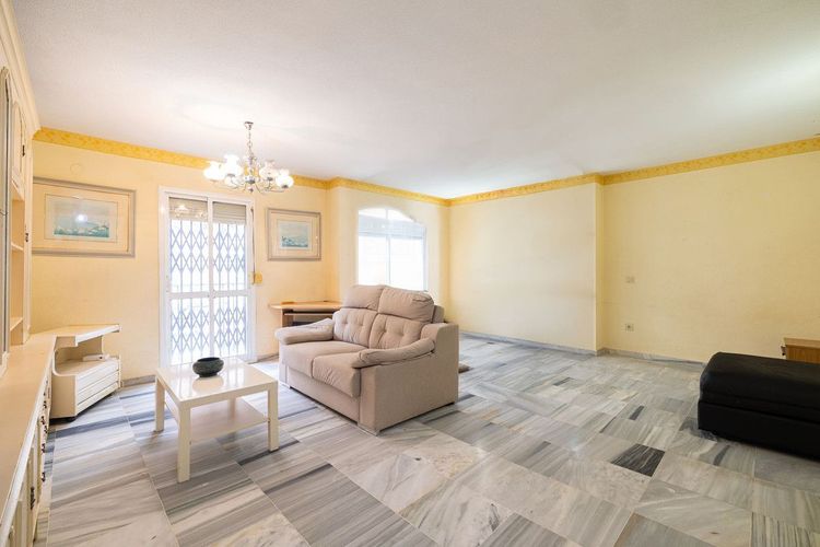 Apartment | Resale in Arroyo de la Miel in Arroyo de la Miel, Costa del Sol - Photo 2