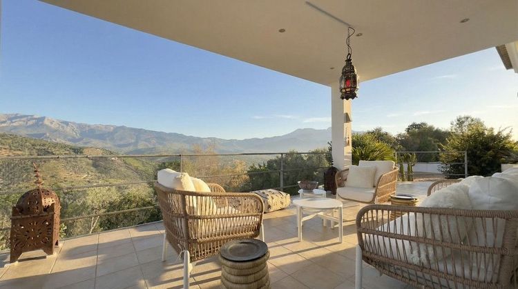 House | Resale in Guaro in Guaro, Costa del Sol - Photo 3