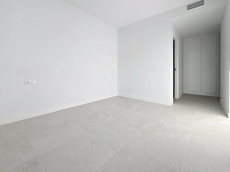 Apartment | Resale in Estepona in Estepona, Costa del Sol - Photo 2