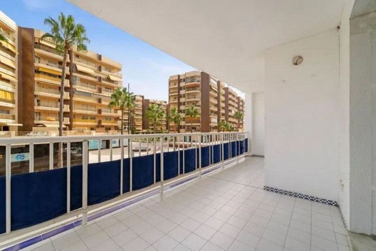 Apartment | Resale in Fuengirola in Fuengirola Others, Costa del Sol - Photo 3