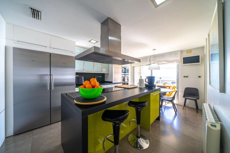 Apartment | Resale in Villajoyosa in Villajoyosa, Costa Blanca - Photo 4