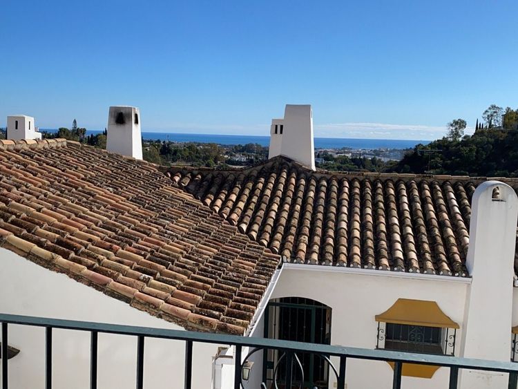 Apartment | Resale in Los Almendros - Development photo 1