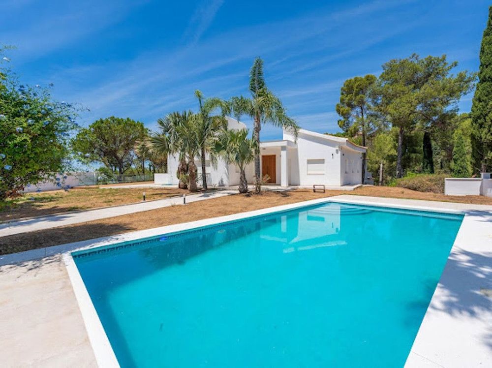 House | Resale in El Madroñal in El Madroñal, Costa del Sol - Main property photo