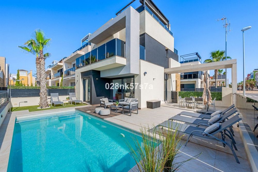 House | Resale in Lomas de Cabo Roig in Lomas de Cabo Roig, Costa Blanca - Main property photo
