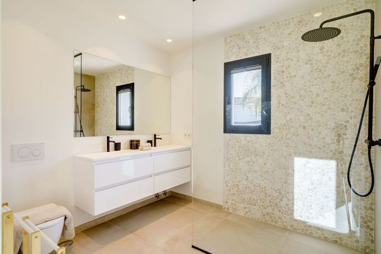 House | Resale in Marbella in Marbella Others, Costa del Sol - Photo 4