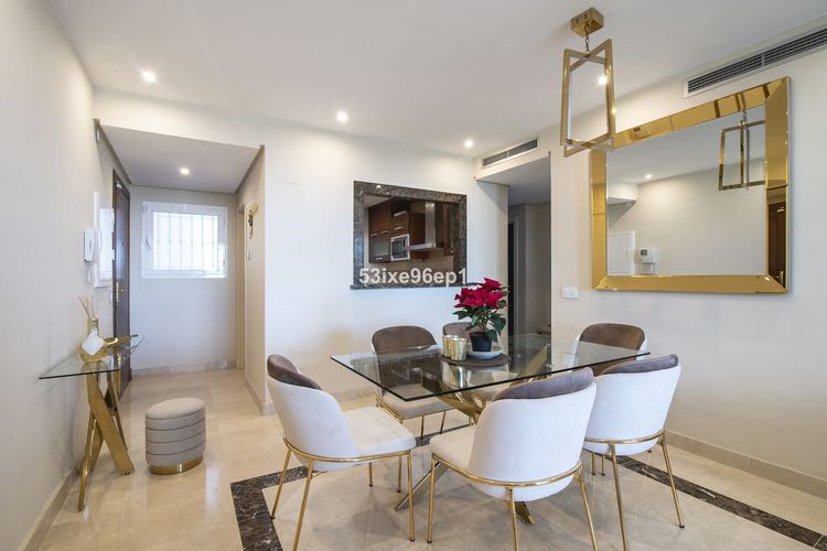 Apartment | Resale in Benahavís in Benahavís Others, Costa del Sol - Photo 5