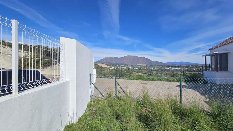 House | Resale in Doña Julia in Doña Julia, Costa del Sol - Photo 3