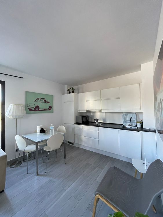 Apartment | Resale in Puerto Banús in Puerto Banús, Costa del Sol - Photo 2