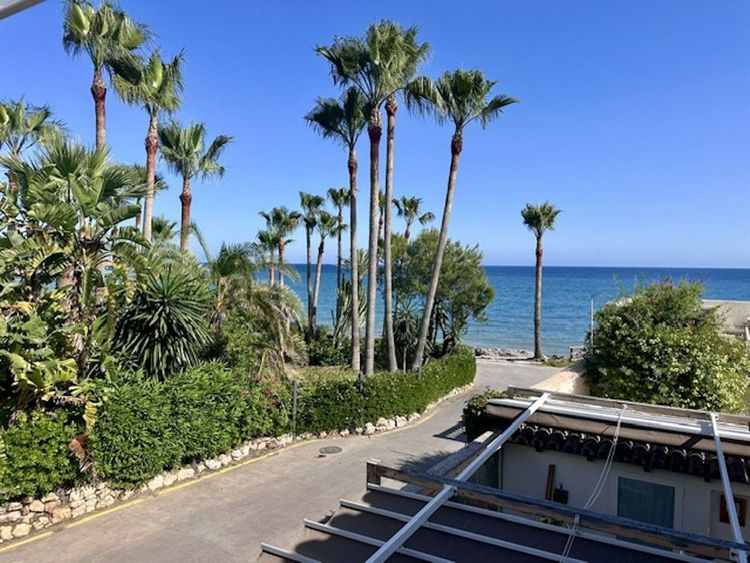 House | Resale in Estepona in Estepona, Costa del Sol - Photo 5