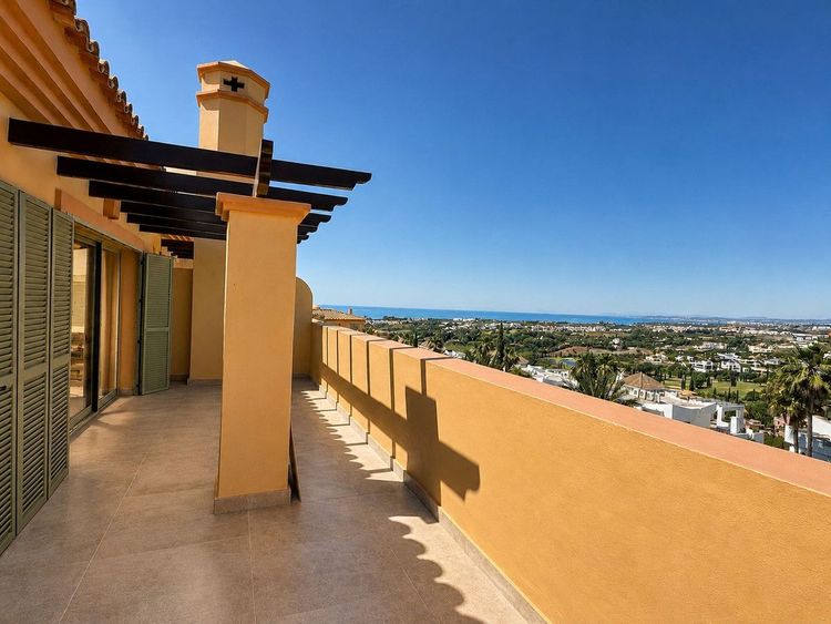 Penthouse | Resale in Los Flamingos in Los Flamingos, Costa del Sol - Photo 2