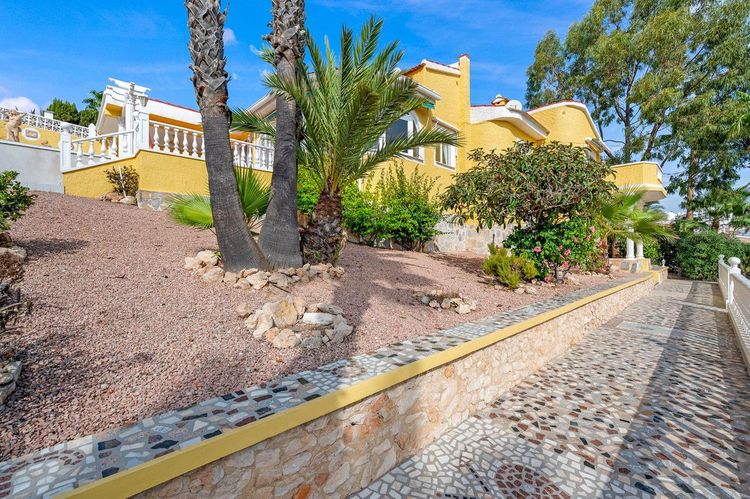 House | Resale in Rojales in Rojales, Rosales / Quesada, Costa Blanca - Photo 3