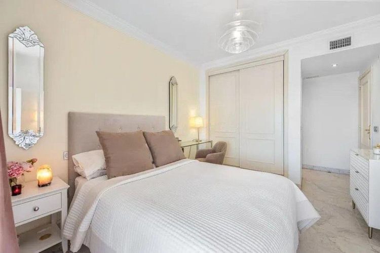 Apartment | Resale in Puerto Banús in Puerto Banús, Costa del Sol - Photo 3