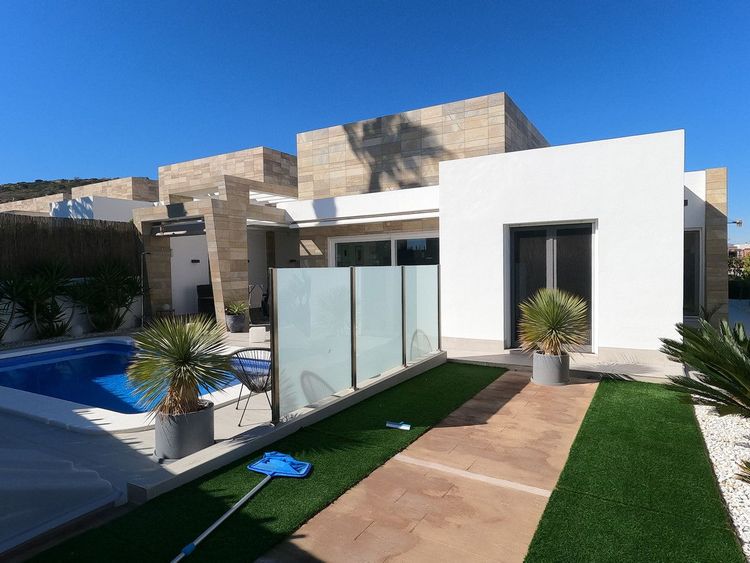 House | Resale in Algorfa in Algorfa, Costa Blanca - Photo 3