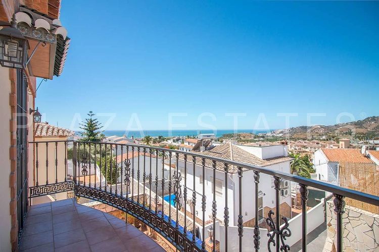 House | Resale in Nerja in Nerja, Costa del Sol - Photo 3