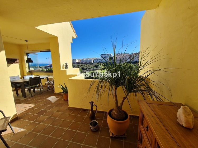 Apartment | Resale in La Duquesa in La Duquesa, Costa del Sol - Photo 2